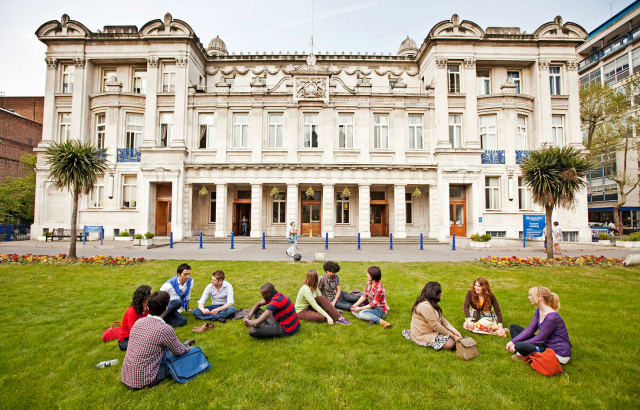 دانشگاه کویین مری در شهر لندن